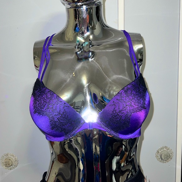 Victorias Secret “Very Sexy” Push-up Bra 32D With Lace Trim - Picture 1 of 3